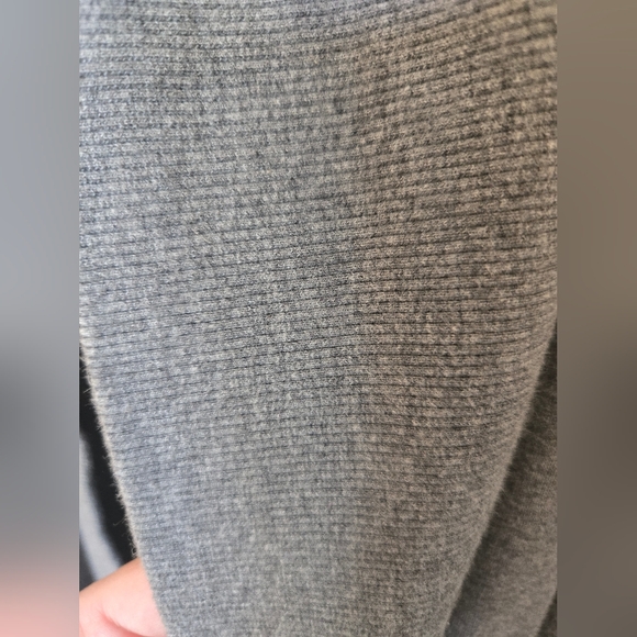 UGG's Iconic Robe - Picture 8 of 9